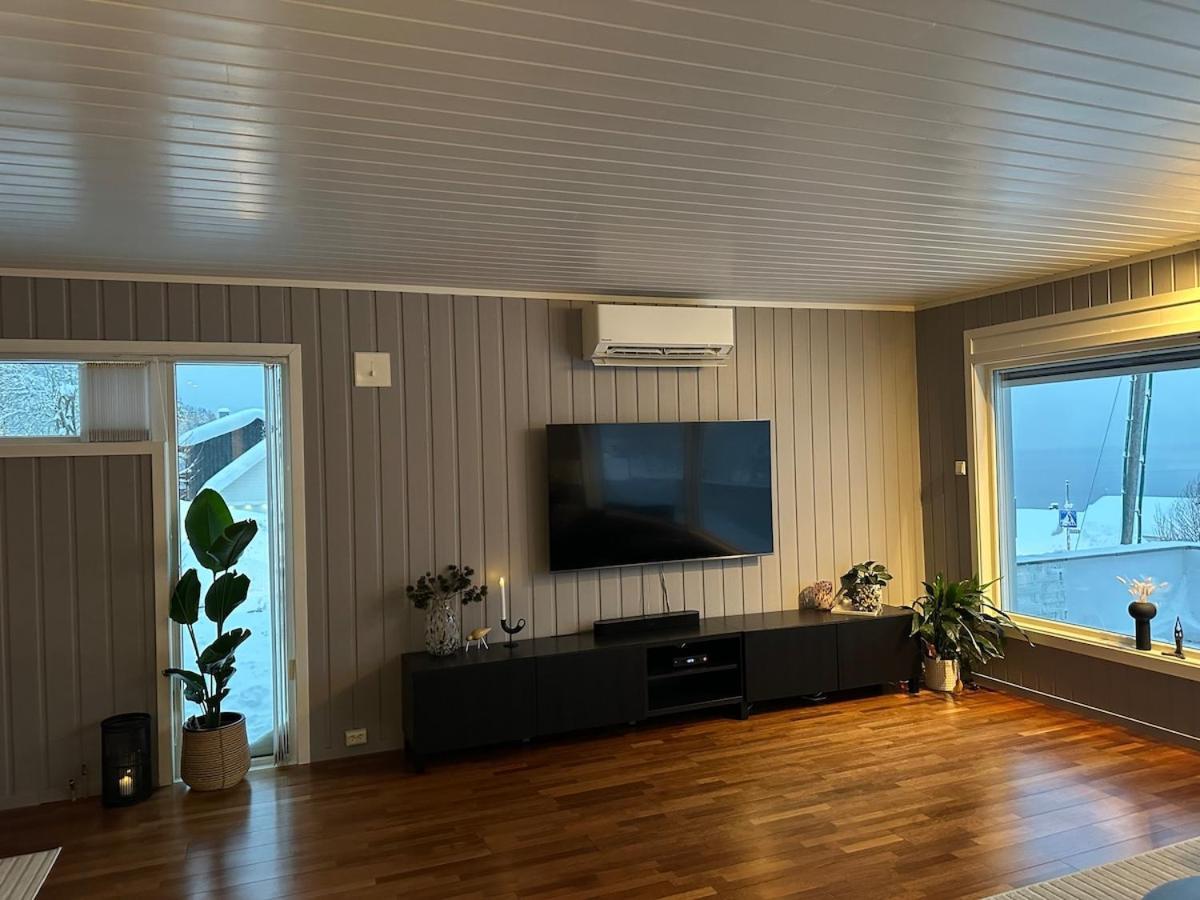 With 4 Bedrooms Villa Tromsø
